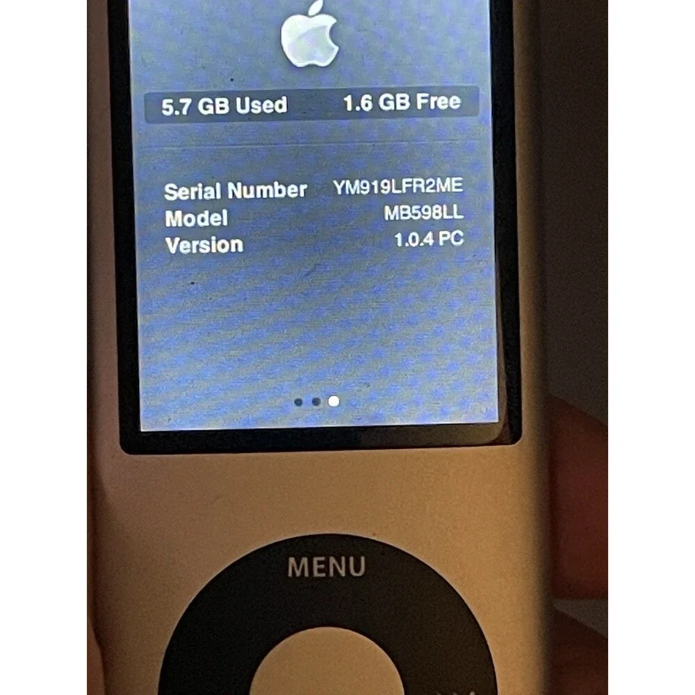 Apple iPod nano 4th Gen Silver 8GB (Model MB598LL) Digital MP3 Player  Working